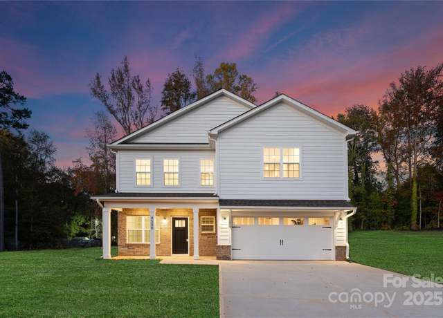 Property at 737 Oak St, Charlotte, NC 28214, 4 beds, 2.5 baths