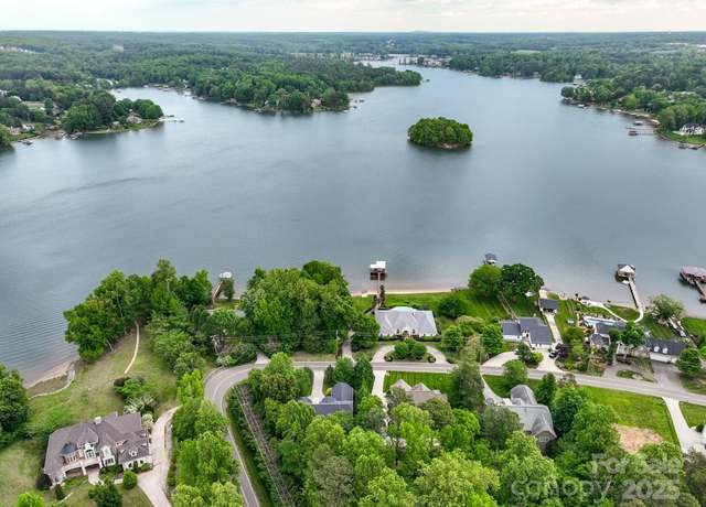 Property at 166 Wilson Lake Rd, Mooresville, NC 28117, 5 beds, 4 baths