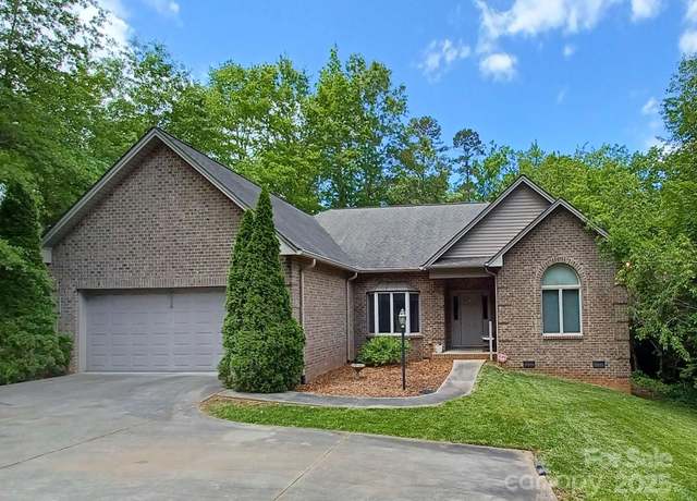 Property at 1061 NW 14th Avenue Dr NW, Hickory, NC 28601, 3 beds, 2 baths