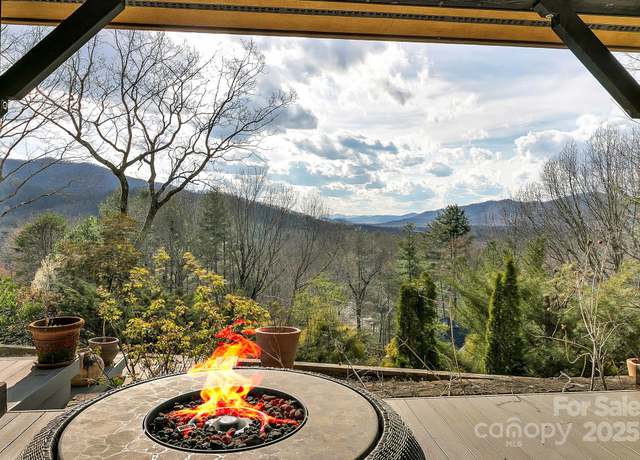 Property at 3 Tree Top Pl, Black Mountain, NC 28711, 4 beds, 2 baths