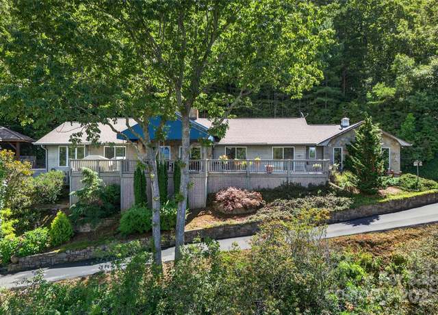 Property at 3 Tree Top Pl, Black Mountain, NC 28711, 3 beds, 2 baths