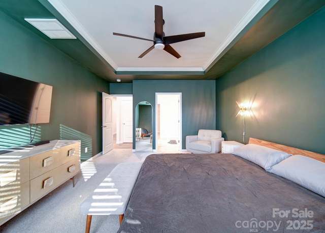 Property at 5028 Colline Ct, Charlotte, NC 28216, 4 beds, 3.5 baths