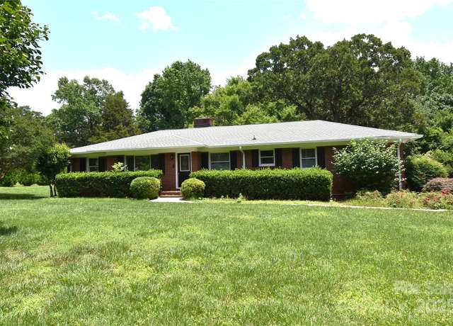 Property at 8608 Cedarbrook Dr, Charlotte, NC 28215, 3 beds, 2 baths