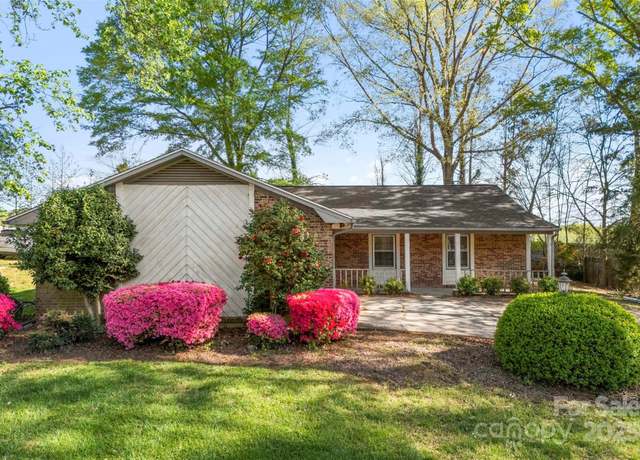 Property at 2643 Providence Dr, Gastonia, NC 28052, 3 beds, 2 baths