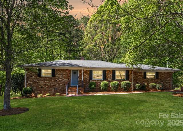 Property at 6325 Elmwood Cir, Charlotte, NC 28214, 3 beds, 2 baths