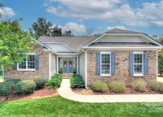 Property at 6326 Jepson Ct, Charlotte, NC 28214, 6 beds, 4.5 baths