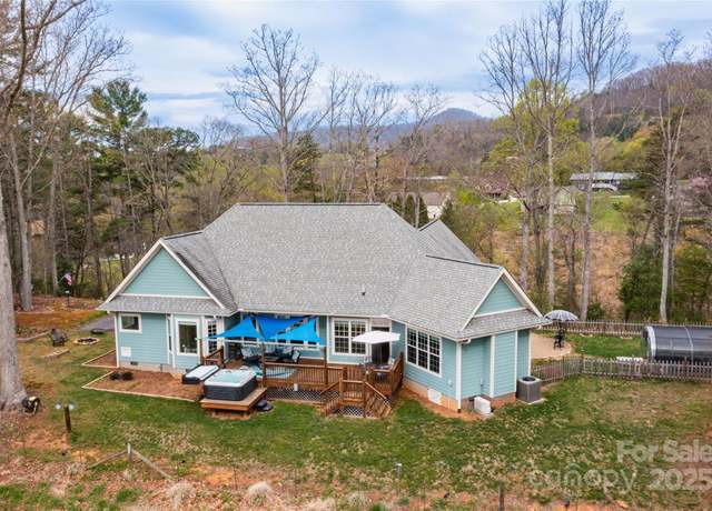 Property at 419 Oak Ln, Mars Hill, NC 28754, 3 beds, 2.5 baths