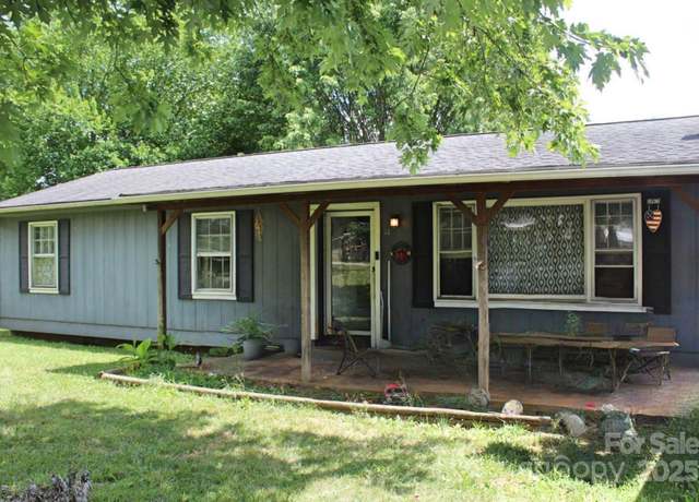 Property at 44 Candlelight Cir, Clyde, NC 28721, 3 beds, 2 baths