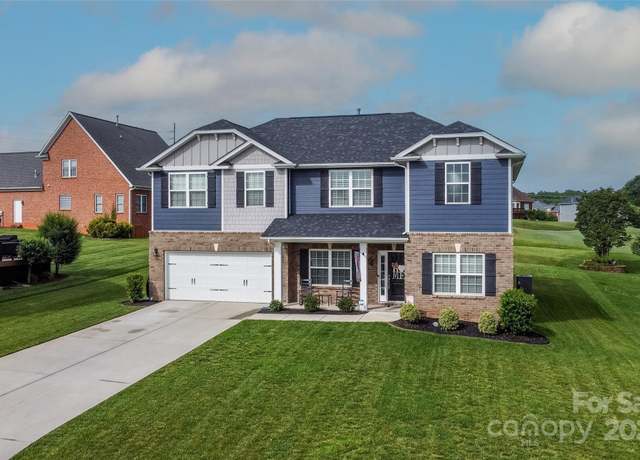 Property at 137 Tenth Green Ct, Statesville, NC 28677, 5 beds, 3.5 baths