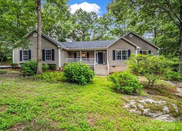 Property at 636 Shawn Rachel Pkwy, Hendersonville, NC 28792, 3 beds, 2 baths
