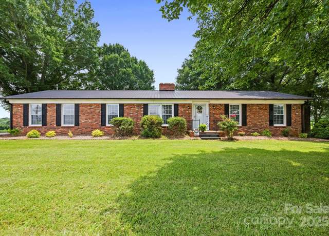 Property at 1314 Old Mocksville Rd, Statesville, NC 28625, 3 beds, 2 baths