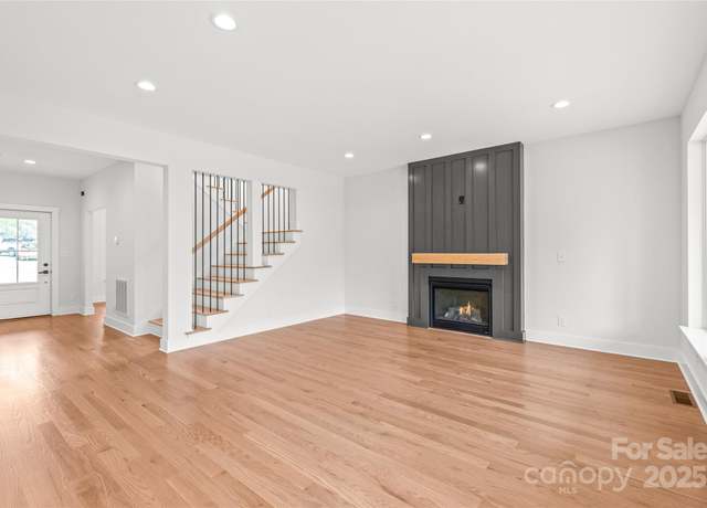 Property at 3646 46th Ave NE, Hickory, NC 28601, 4 beds, 2.5 baths