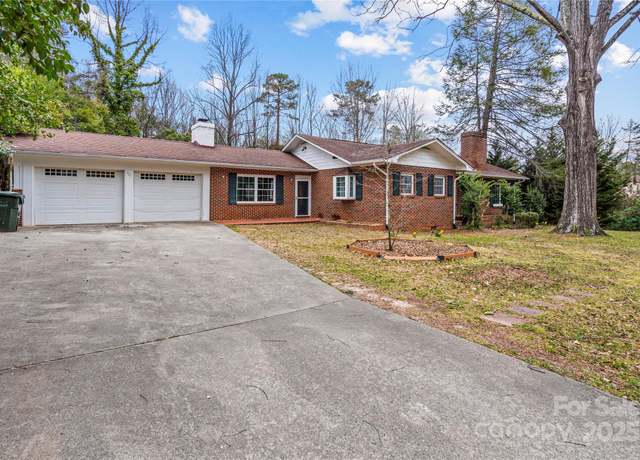 Property at 121 NE 33rd Ave, Hickory, NC 28601, 3 beds, 2 baths