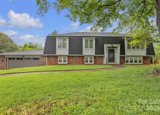 Property at 4935 Kennedy St, Hickory, NC 28602, 3 beds, 2.5 baths