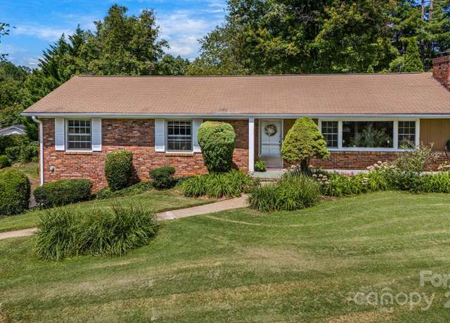 Property at 8 Fox Chase Rd, Asheville, NC 28804, 3 beds, 2 baths