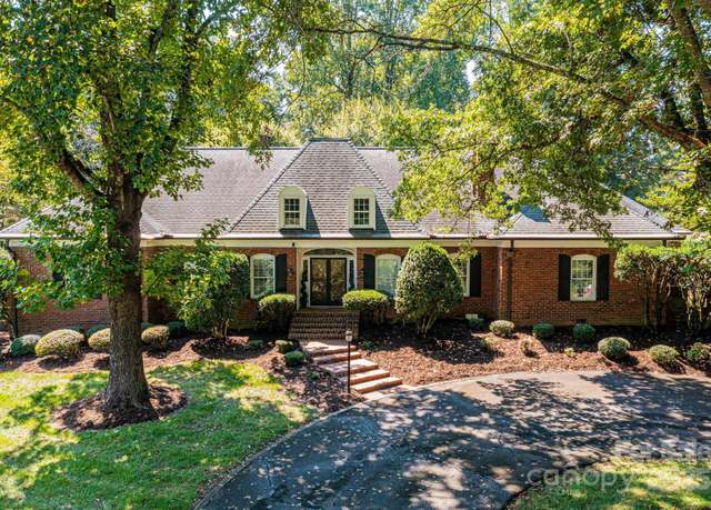 Property at 1690 2nd St NW, Hickory, NC 28601, 4 beds, 3 baths