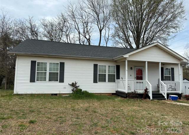 Property at 300 S Oakland Ave, Statesville, NC 28677, 3 beds, 2 baths