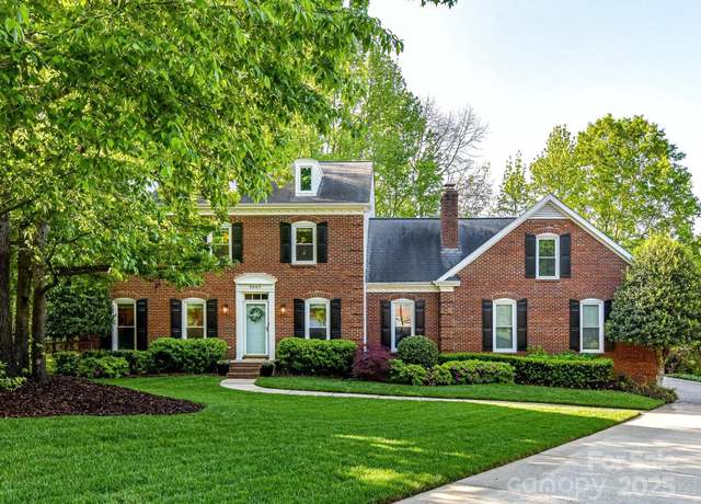 Property at 5043 Hickory Lake Ln, Matthews, NC 28105, 4 beds, 2.5 baths