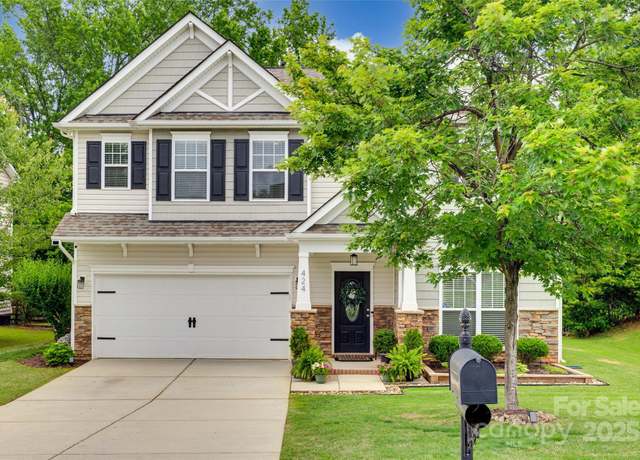 Property at 424 Castlebury Ct, Clover, SC 29710, 4 beds, 2.5 baths