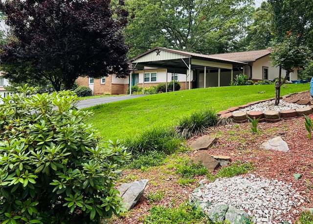 Property at 2326 Horseshoe Bend Rd NE, Hickory, NC 28601, 3 beds, 2 baths