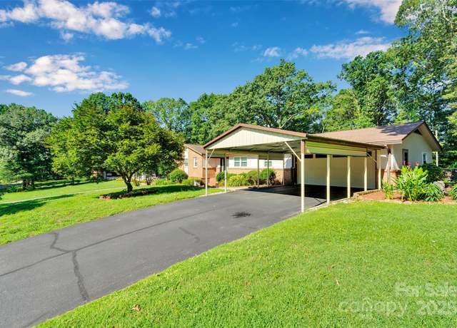 Property at 2326 Horseshoe Bend Rd NE, Hickory, NC 28601, 3 beds, 2 baths