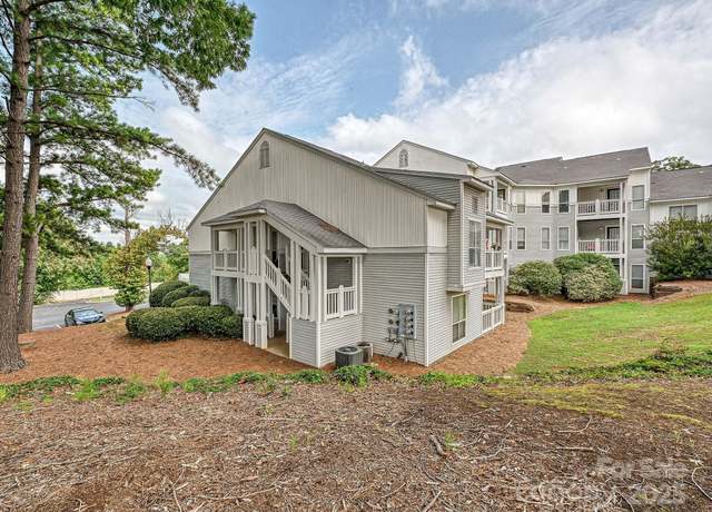 Property at 820 Hamiltons Harbor Dr, Lake Wylie, SC 29710, 2 beds, 2 baths