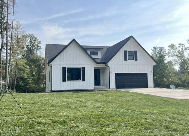 Property at 808 Maybank Dr, Hendersonville, NC 28739, 3 beds, 2.5 baths
