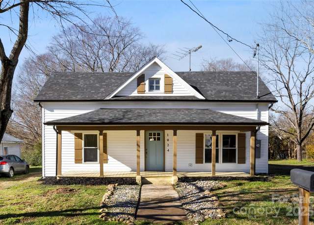 Property at 1024 8th St, Statesville, NC 28677, 5 beds, 2 baths