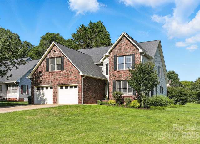 Property at 1050 Merrywood Dr, Newton, NC 28658, 4 beds, 3.5 baths