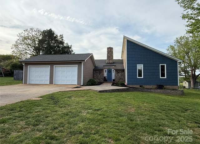 Property at 5050 Forest Ridge Dr, Hickory, NC 28602, 3 beds, 2 baths