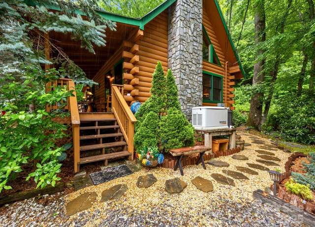 Property at 58 Cabin Fever Trl, Maggie Valley, NC 28751, 2 beds, 2.5 baths