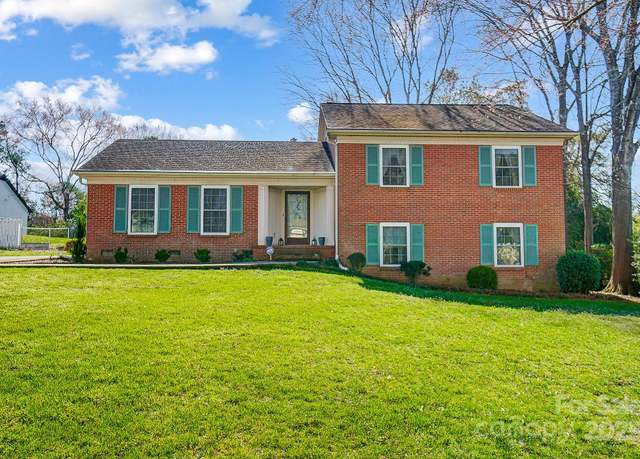 Property at 1301 Old Farm Rd, Charlotte, NC 28226, 4 beds, 3 baths