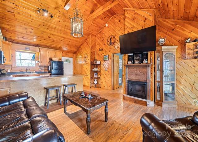 Property at 173 Blizzard Rdg, Maggie Valley, NC 28751, 2 beds, 2 baths