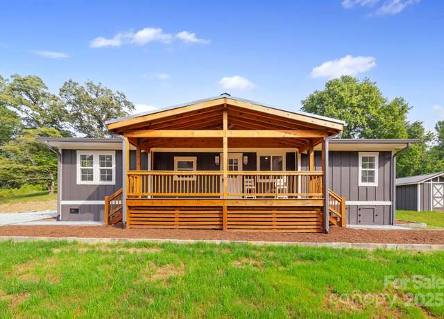 Property at 431 Pole Miller Ext, Brevard, NC 28712, 3 beds, 2 baths