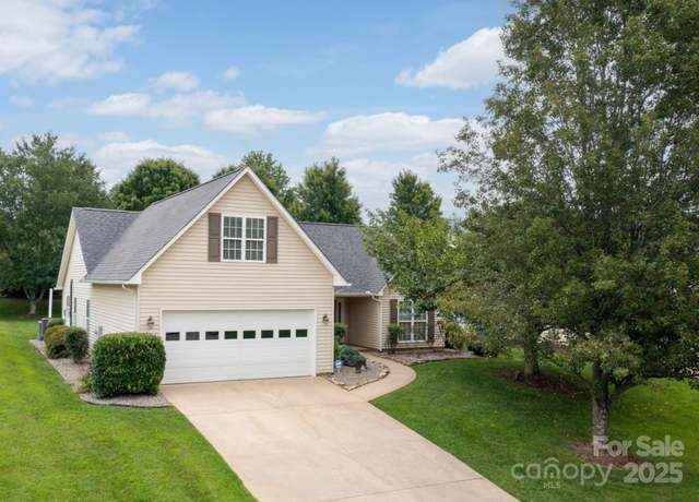 Property at 316 Pole Barn Dr, Asheville, NC 28806, 3 beds, 2 baths