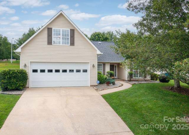 Property at 316 Pole Barn Dr, Asheville, NC 28806, 3 beds, 2 baths