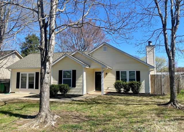 Property at 9617 Farmridge Ln, Matthews, NC 28105, 3 beds, 2 baths