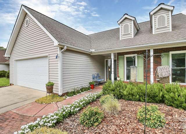 Property at 7526 Shadowstone Dr, Charlotte, NC 28270, 3 beds, 2 baths