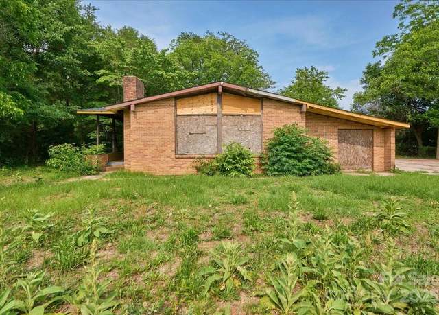 Property at 714 Pine St, Hamlet, NC 28345, 3 beds, 1.5 baths