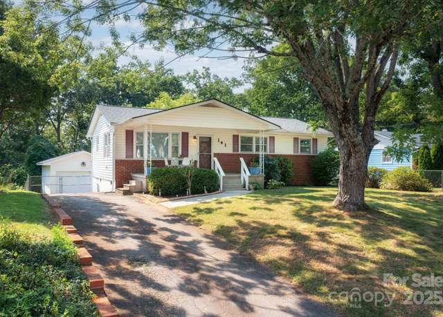 Property at 141 Riverview Dr, Asheville, NC 28806, 3 beds, 1 bath