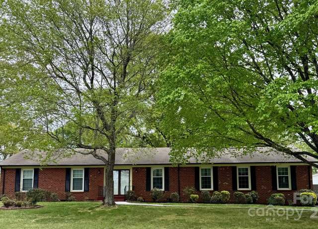 Property at 8616 Fallsdale Dr, Charlotte, NC 28214, 3 beds, 2 baths