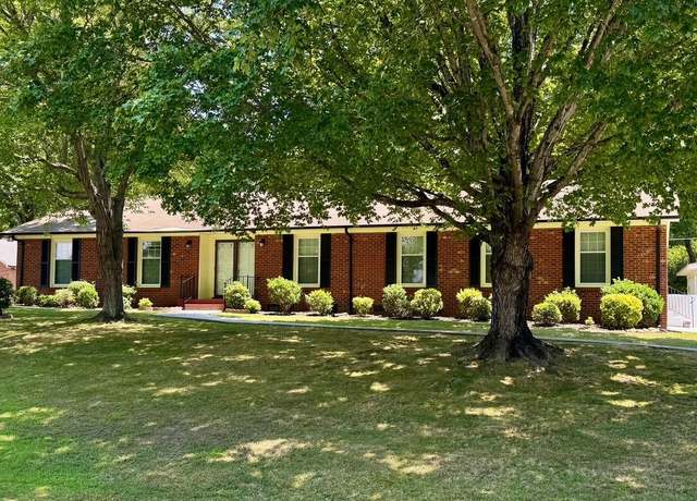 Property at 8616 Fallsdale Dr, Charlotte, NC 28214, 3 beds, 2 baths