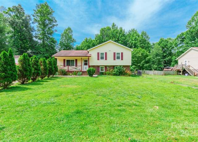Property at 2675 Tablerock Rd, Lenoir, NC 28645, 4 beds, 2 baths