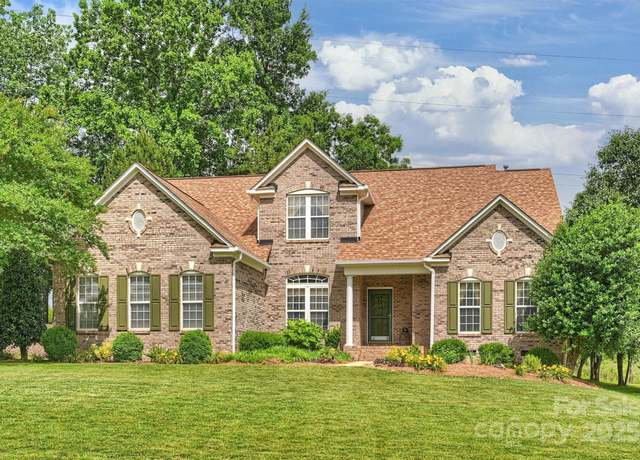 Property at 1117 Yarrow St, Matthews, NC 28104, 5 beds, 3 baths