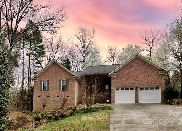 Property at 9600 Lockhorn Ct, Mint Hill, NC 28227, 3 beds, 2 baths