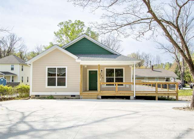 Property at 774 Allen St W, Hendersonville, NC 29349, 3 beds, 2 baths