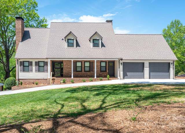 Property at 3755 11th St NE, Hickory, NC 28601, 4 beds, 4.5 baths