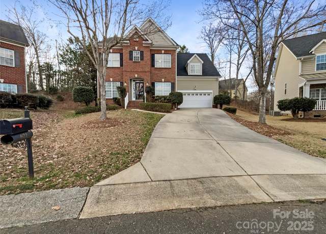 Property at 621 Ravenglass Dr, Fort Mill, SC 29715, 5 beds, 3.5 baths