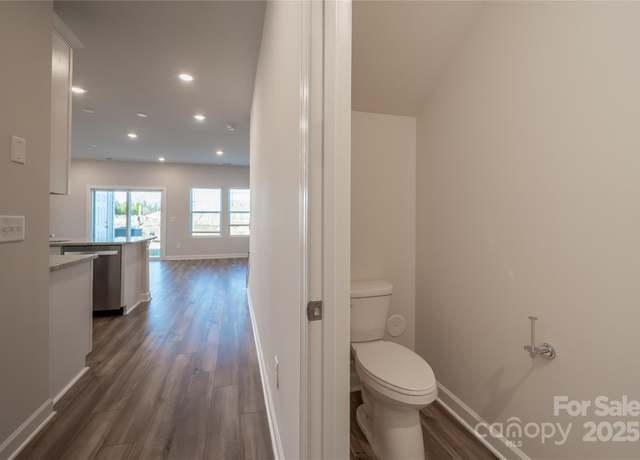 Property at 4213 Summit Woods Dr, Charlotte, NC 28216, 3 beds, 2.5 baths