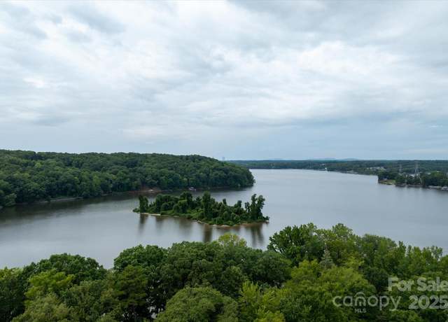 Property at 10535 Island Point Rd, Charlotte, NC 28278, 5 beds, 4 baths